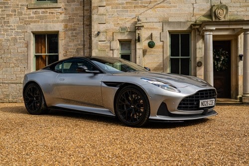 2025 Aston Martin DB12 Te koop (foto 1 van 113)