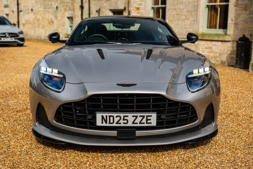 2025 Aston Martin DB12 Te koop (foto 7 van 113)