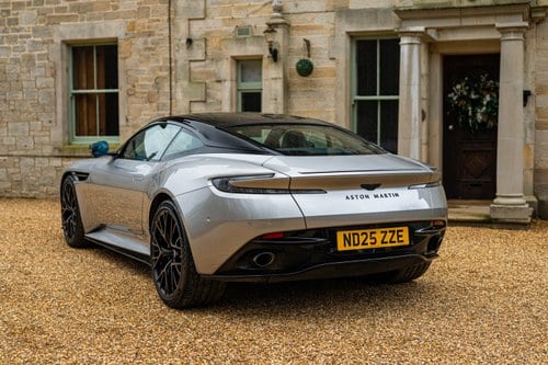 2025 Aston Martin DB12 Te koop (foto 8 van 113)
