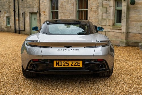 2025 Aston Martin DB12 Te koop (foto 9 van 113)
