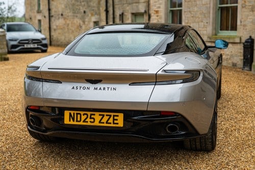 2025 Aston Martin DB12 Te koop (foto 10 van 113)