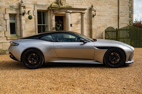 2025 Aston Martin DB12 Te koop (foto 11 van 113)