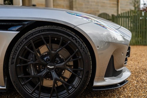 2025 Aston Martin DB12 Te koop (foto 77 van 113)