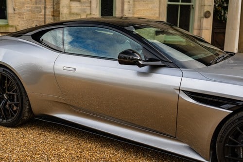 2025 Aston Martin DB12 Te koop (foto 78 van 113)