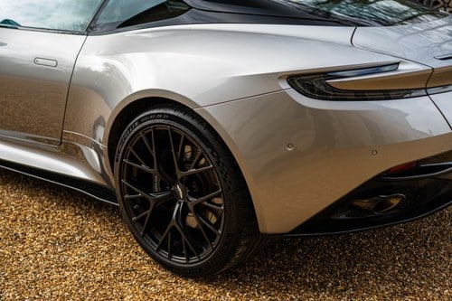 2025 Aston Martin DB12 Te koop (foto 81 van 113)