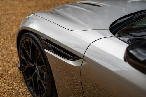 2025 Aston Martin DB12 Te koop (foto 86 van 113)