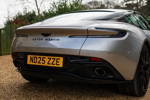 2025 Aston Martin DB12 Te koop (foto 94 van 113)