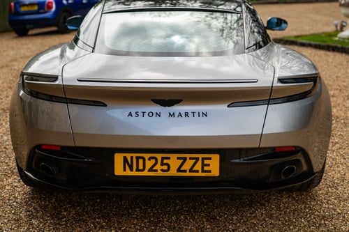2025 Aston Martin DB12 Te koop (foto 96 van 113)