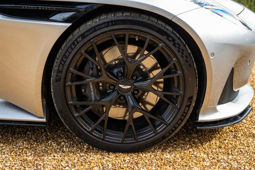 2025 Aston Martin DB12 Te koop (foto 13 van 113)