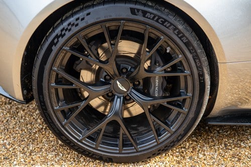 2025 Aston Martin DB12 Te koop (foto 14 van 113)