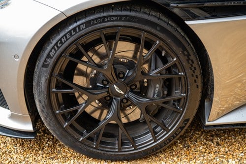 2025 Aston Martin DB12 Te koop (foto 15 van 113)