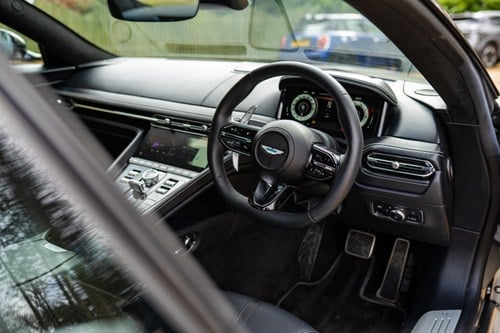 2025 Aston Martin DB12 Te koop (foto 17 van 113)