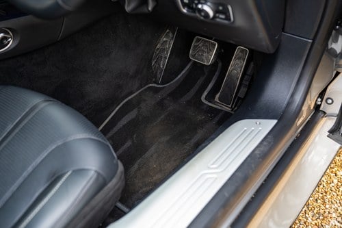 2025 Aston Martin DB12 Te koop (foto 18 van 113)