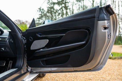 2025 Aston Martin DB12 Te koop (foto 24 van 113)