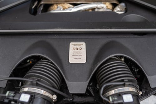 2025 Aston Martin DB12 Te koop (foto 101 van 113)