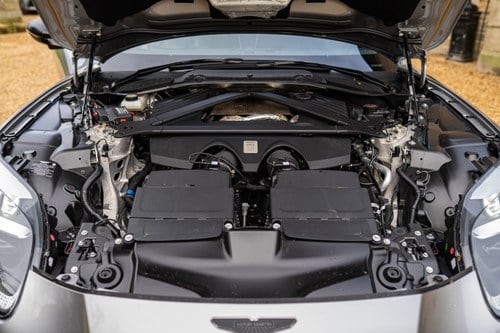 2025 Aston Martin DB12 Te koop (foto 102 van 113)