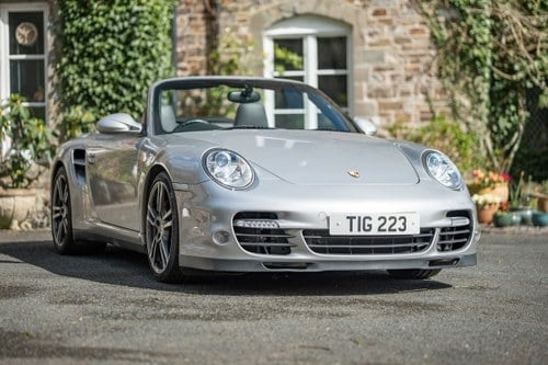 2010 Porsche 911 Turbo Cabriolet 997 till salu (bild 1 av 147)