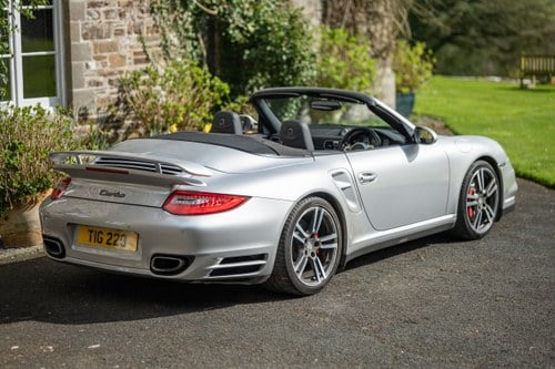 2010 Porsche 911 Turbo Cabriolet 997 till salu (bild 3 av 147)