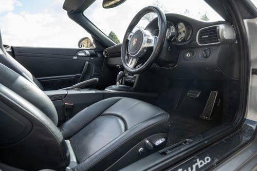 2010 Porsche 911 Turbo Cabriolet 997 till salu (bild 68 av 147)