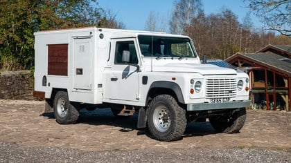 Land Rover Defender 130