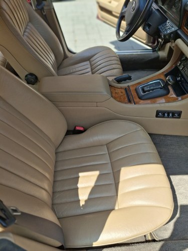 1989 Jaguar XJ6 3.6 Sovereign XJ40 For Sale (picture 24 of 76)