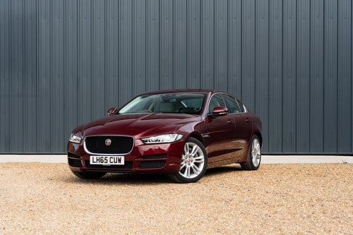 2015 Jaguar XE 25T Portfolio zum Verkauf (Bild 4 von 208)