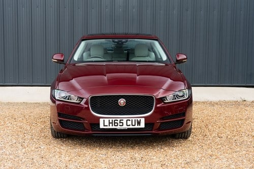 2015 Jaguar XE 25T Portfolio zum Verkauf (Bild 6 von 208)