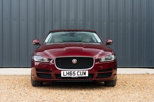 2015 Jaguar XE 25T Portfolio zum Verkauf (Bild 7 von 208)