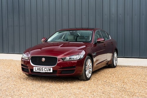 2015 Jaguar XE 25T Portfolio zum Verkauf (Bild 9 von 208)