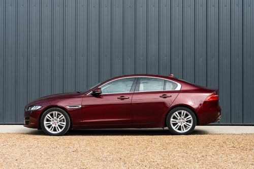 2015 Jaguar XE 25T Portfolio zum Verkauf (Bild 17 von 208)