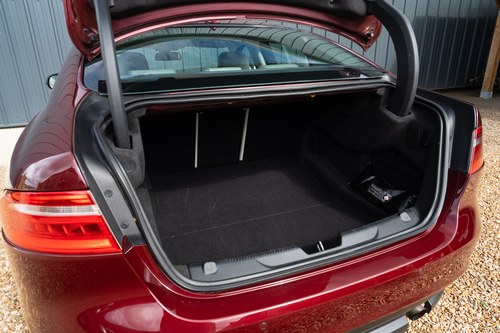 2015 Jaguar XE 25T Portfolio zum Verkauf (Bild 110 von 208)