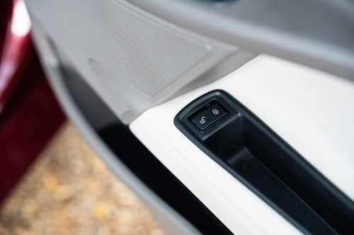 2015 Jaguar XE 25T Portfolio zum Verkauf (Bild 105 von 208)