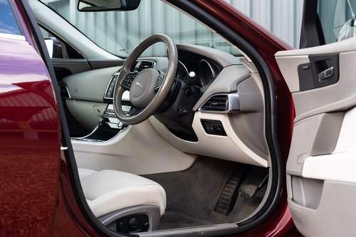 2015 Jaguar XE 25T Portfolio zum Verkauf (Bild 30 von 208)