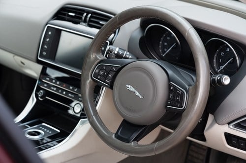2015 Jaguar XE 25T Portfolio zum Verkauf (Bild 34 von 208)