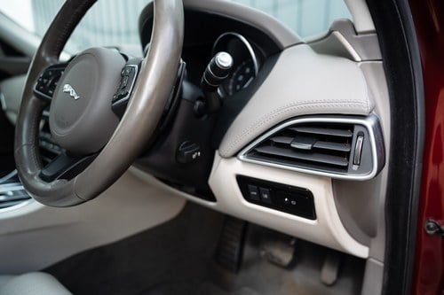 2015 Jaguar XE 25T Portfolio zum Verkauf (Bild 35 von 208)