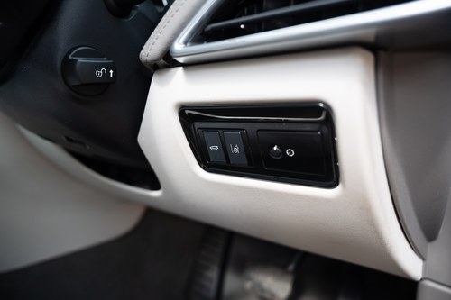 2015 Jaguar XE 25T Portfolio zum Verkauf (Bild 36 von 208)