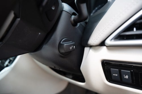 2015 Jaguar XE 25T Portfolio zum Verkauf (Bild 37 von 208)