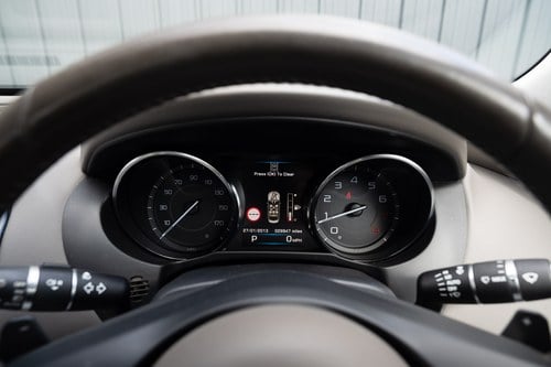 2015 Jaguar XE 25T Portfolio zum Verkauf (Bild 43 von 208)