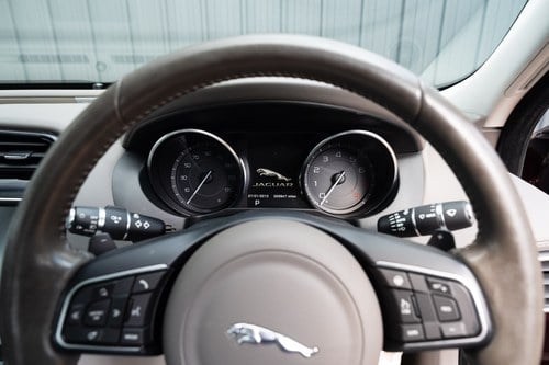 2015 Jaguar XE 25T Portfolio zum Verkauf (Bild 44 von 208)