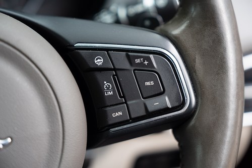 2015 Jaguar XE 25T Portfolio zum Verkauf (Bild 51 von 208)