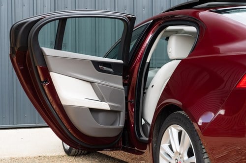 2015 Jaguar XE 25T Portfolio zum Verkauf (Bild 77 von 208)