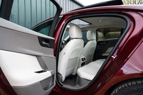 2015 Jaguar XE 25T Portfolio zum Verkauf (Bild 80 von 208)