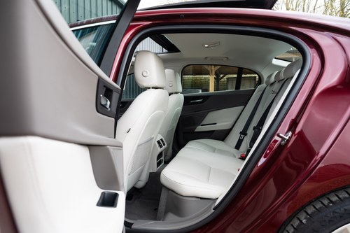 2015 Jaguar XE 25T Portfolio zum Verkauf (Bild 81 von 208)