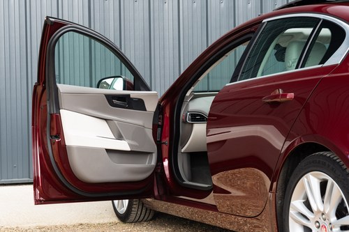 2015 Jaguar XE 25T Portfolio zum Verkauf (Bild 86 von 208)