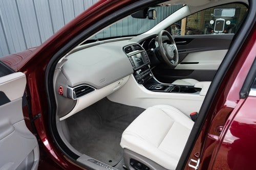 2015 Jaguar XE 25T Portfolio zum Verkauf (Bild 88 von 208)