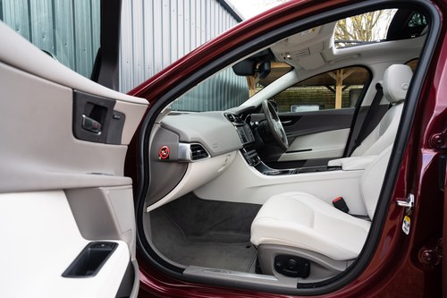 2015 Jaguar XE 25T Portfolio zum Verkauf (Bild 89 von 208)