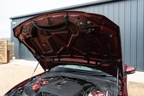 2015 Jaguar XE 25T Portfolio zum Verkauf (Bild 180 von 208)