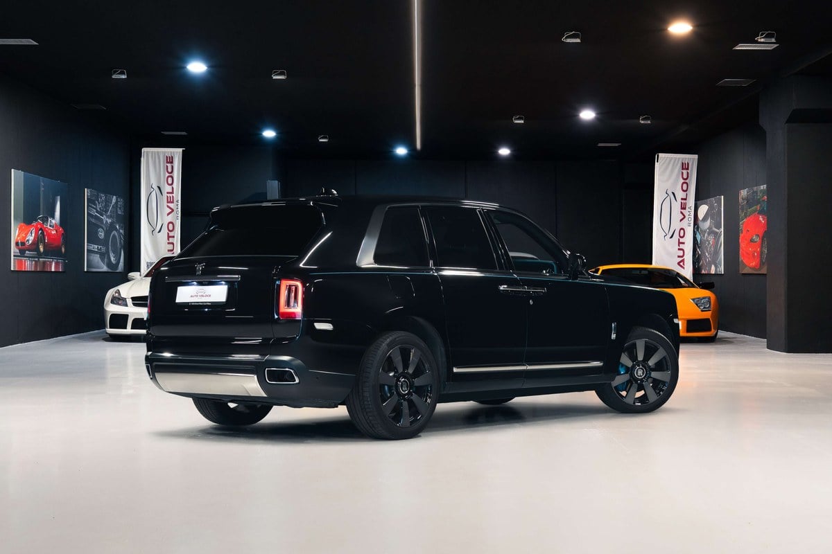 2023 Rolls Royce Cullinan Schwarz Automatik Rechtslenker in Italien ...