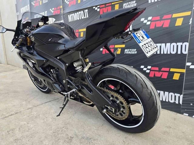 Yamaha R6 Reno 2021 Yamaha YZF R6 Negro Manual en Italia - En Venta | Car & Classic