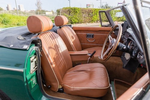1971 MGB Roadster In vendita (immagine 66 di 141)